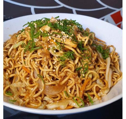 Kaisen yakisoba (Pollo)