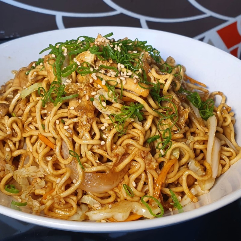 Kaisen yakisoba (Pollo)
